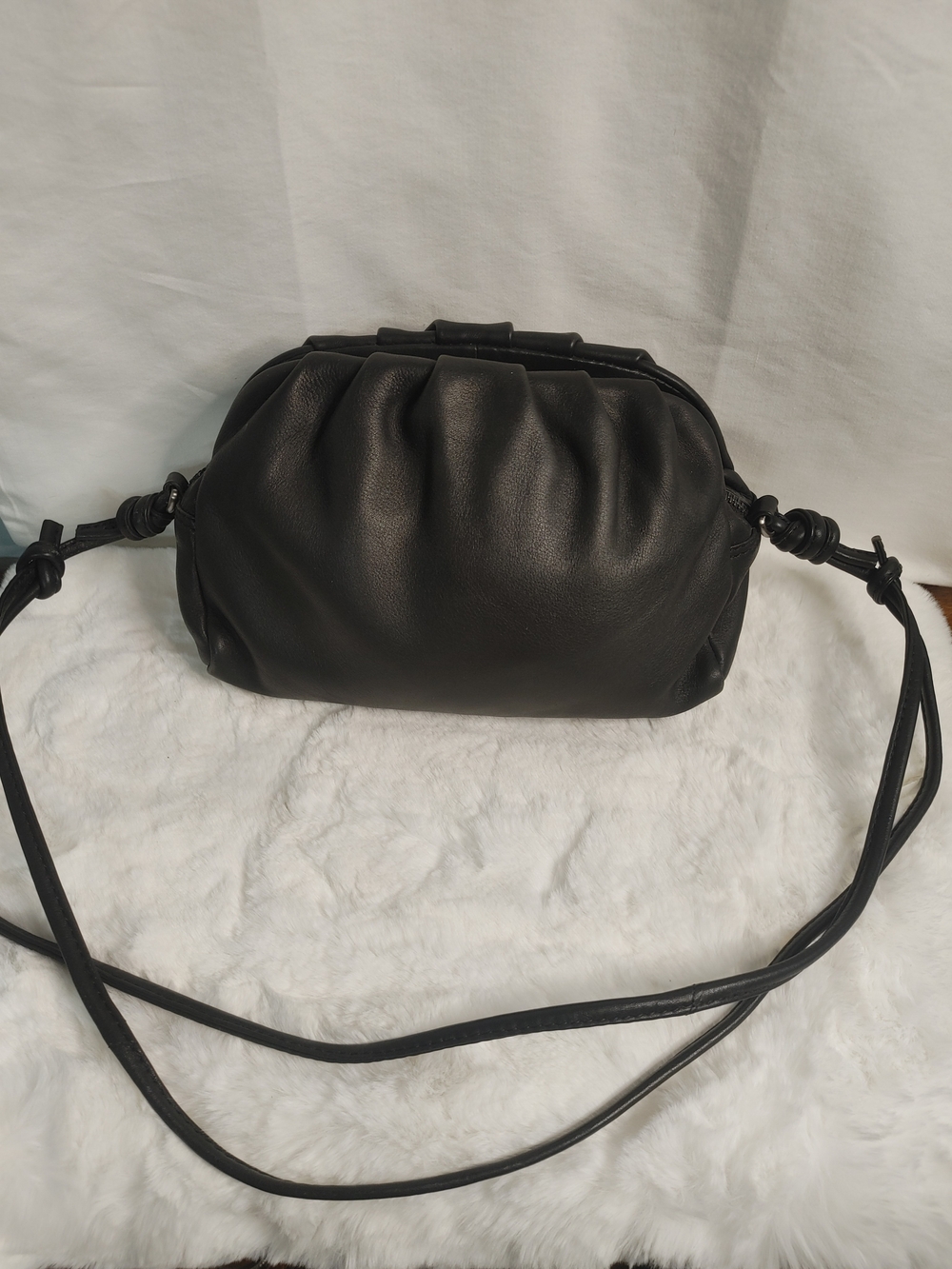 Black 100% Leather Gathered Crossbody Bag Adjustable Strap Magnetic/Zip Closure